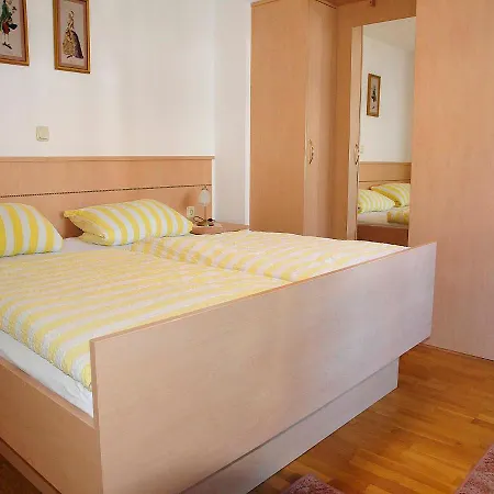 Ferienwohnung Dacherl Apartment